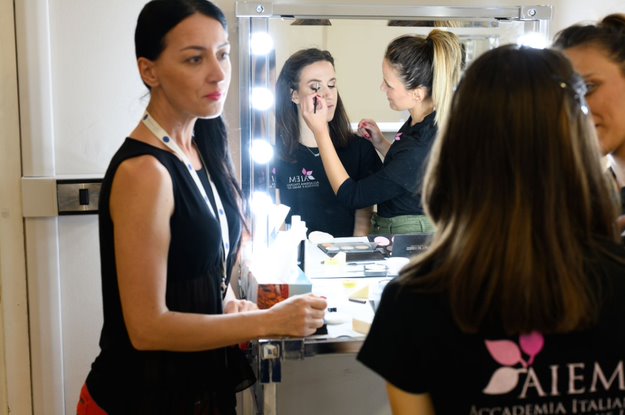 Lezione pratica del Corso Beauty Make-Up Base AIEM a Torino